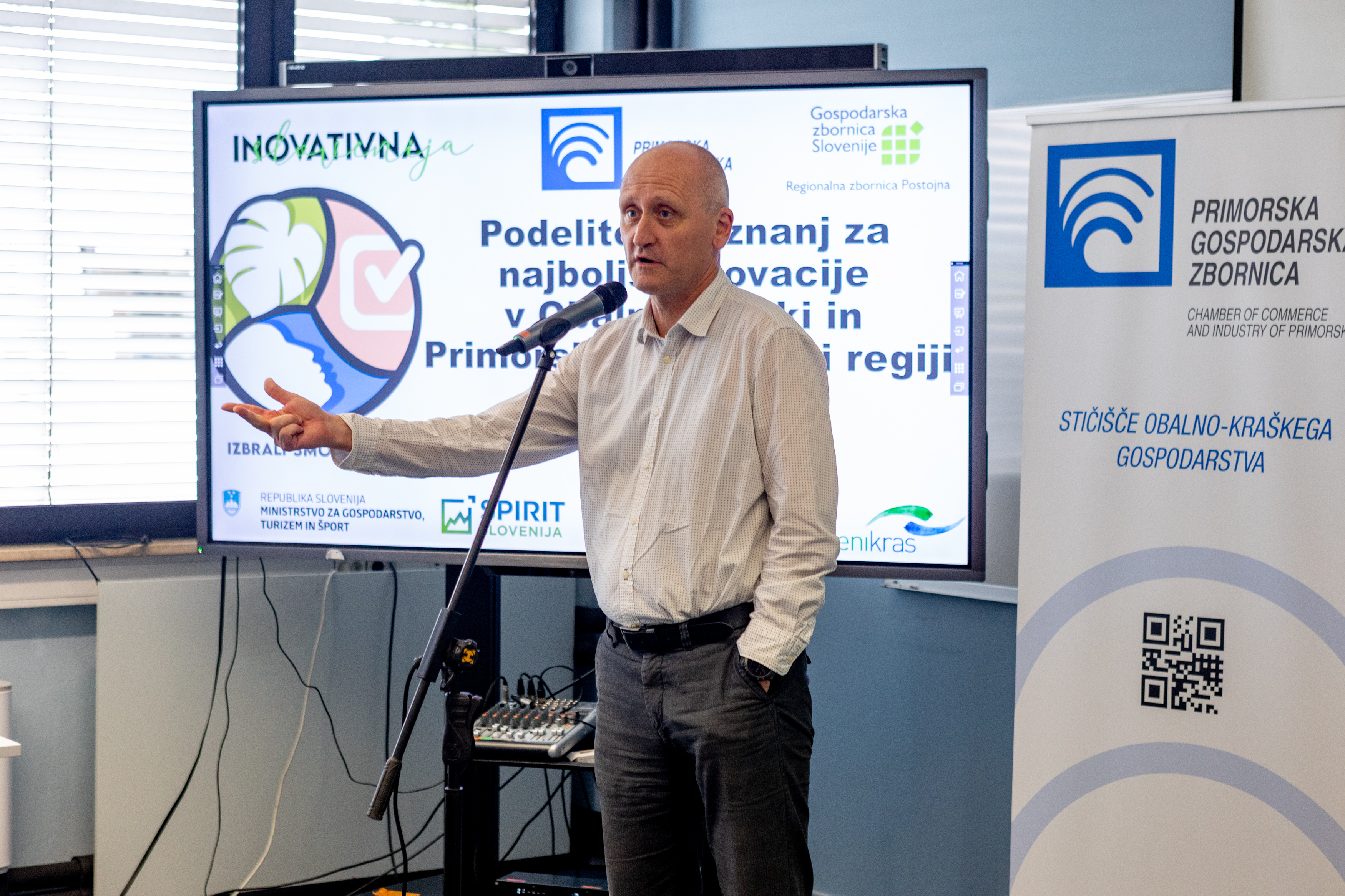 Ekipa OŠ Miroslava Vilharja iz Postojne, zmagovalci natečaja POPRI 2022