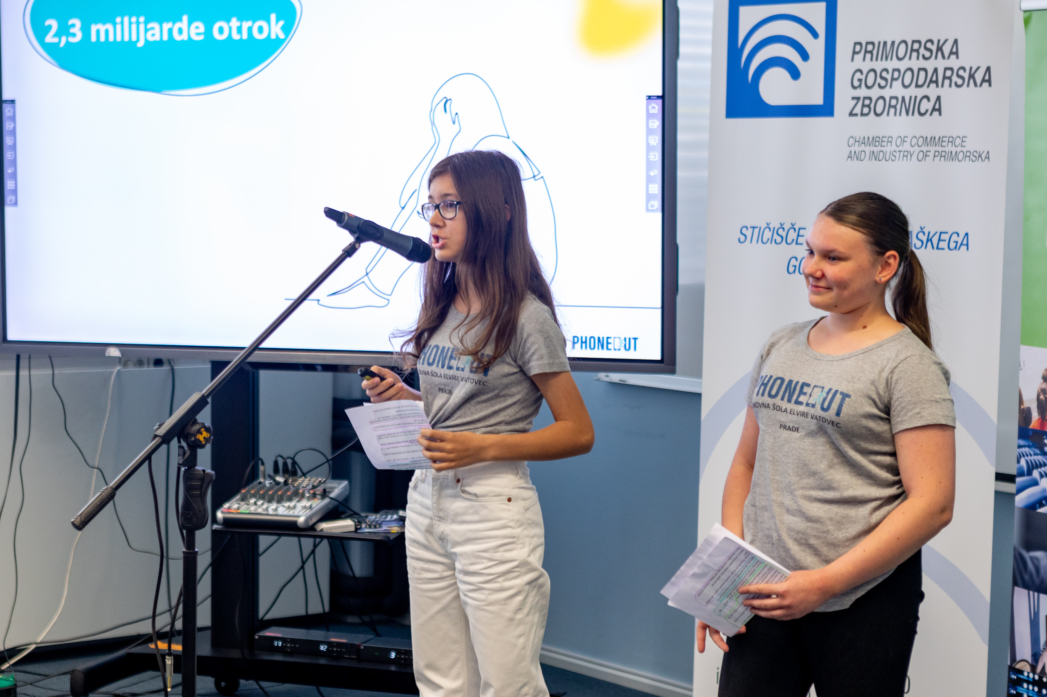 Ekipa OŠ Miroslava Vilharja iz Postojne, zmagovalci natečaja POPRI 2022